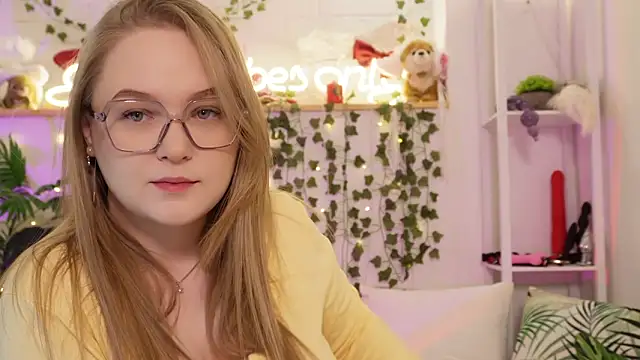 MonicaAsis online show from February 2026 06:04:01 PM