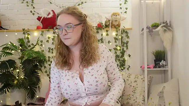 MonicaAsis online show from September 2025 08:25:01 PM