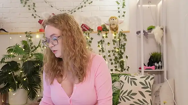 MonicaAsis online show from October 2025 05:54:02 PM