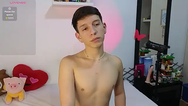 milky  boy  online show from March 2026 09:54:01 PM