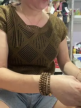 Snapshot of Cesywet chatting on October 2025 04:36:01 AM Cesywet online show from October 2025 04:36:01 AM