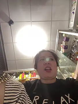 Snapshot of Cesywet chatting on October 2025 02:46:02 AM Cesywet online show from October 2025 02:46:02 AM