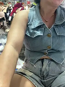 Snapshot of Cesywet chatting on September 2025 04:44:01 AM Cesywet online show from September 2025 04:44:01 AM