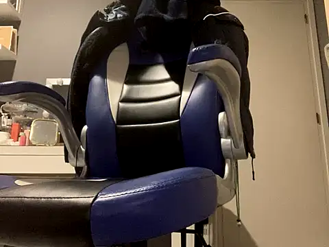 Snapshot of oscaar_mb22 chatting on November 2025 09:03:02 AM oscaar mb22 online show from November 2025 09:03:02 AM