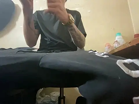 Snapshot of oscaar_mb22 chatting on March 2025 11:43:02 PM oscaar mb22 online show from March 2025 11:43:02 PM