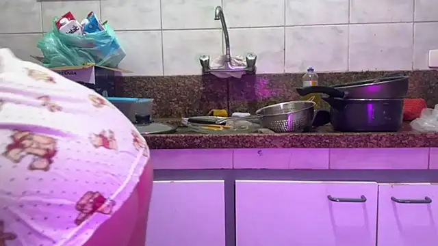 Elinatiranda online show from April 2026 10:04:01 PM