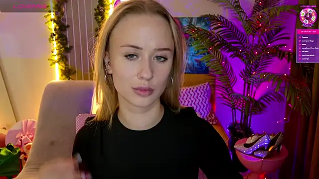 SashaBrooks online show from December 2025 02:01:02 PM