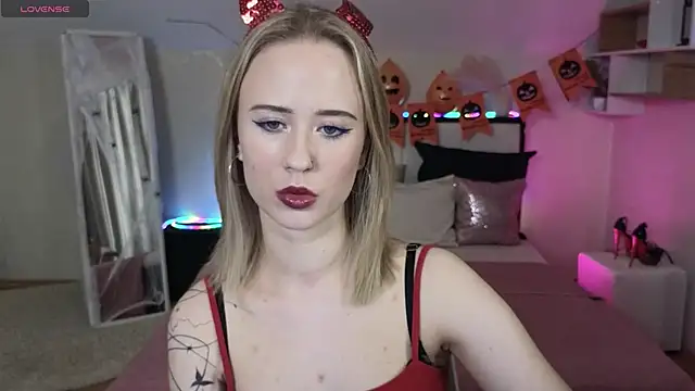 SashaBrooks online show from October 2025 01:34:01 PM