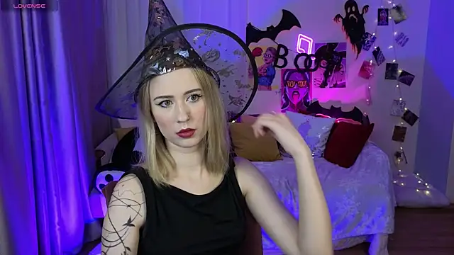 SashaBrooks online show from October 2025 06:15:01 PM