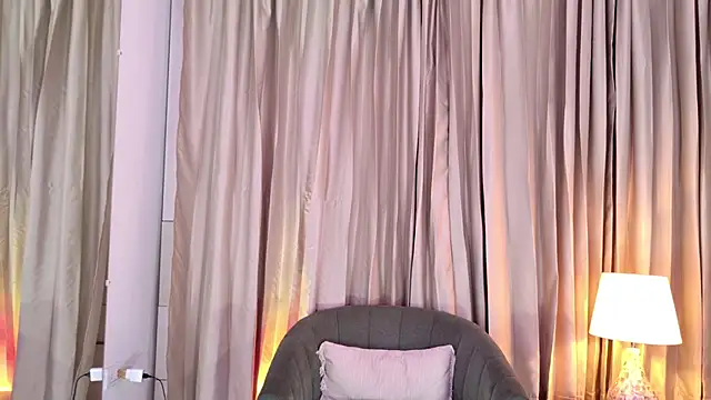 Snapshot of candyy_bella chatting on February 2026 12:28:02 PM candyy bella online show from February 2026 12:28:02 PM