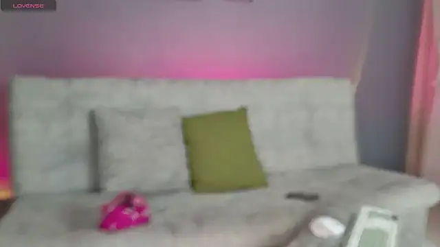 candyy bella online show from April 2026 01:18:02 PM