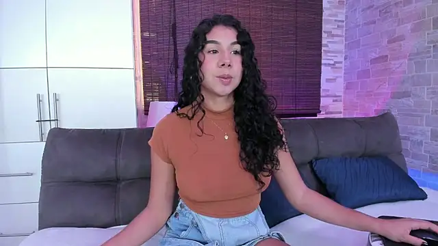 candyy bella online show from February 2025 03:18:01 PM