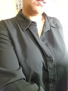 Snapshot of Foxlady2271 chatting on February 2025 09:49:01 PM Foxlady2271 online show from February 2025 09:49:01 PM