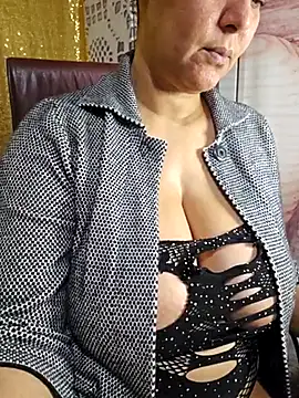 Snapshot of Foxlady2271 chatting on February 2025 12:15:02 AM Foxlady2271 online show from February 2025 12:15:02 AM