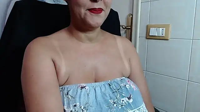 Foxlady2271 online show from May 2026 10:08:02 PM