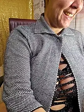 Snapshot of Foxlady2271 chatting on February 2025 11:17:02 PM Foxlady2271 online show from February 2025 11:17:02 PM