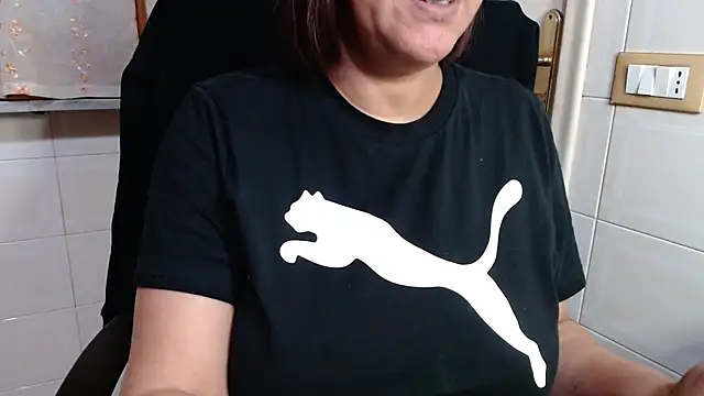 Foxlady2271 online show from March 2026 12:06:02 PM