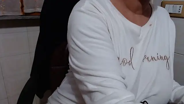 Snapshot of Foxlady2271 chatting on January 2026 03:05:02 PM Foxlady2271 online show from January 2026 03:05:02 PM