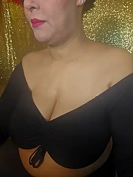 Snapshot of Foxlady2271 chatting on January 2025 10:37:02 PM Foxlady2271 online show from January 2025 10:37:02 PM