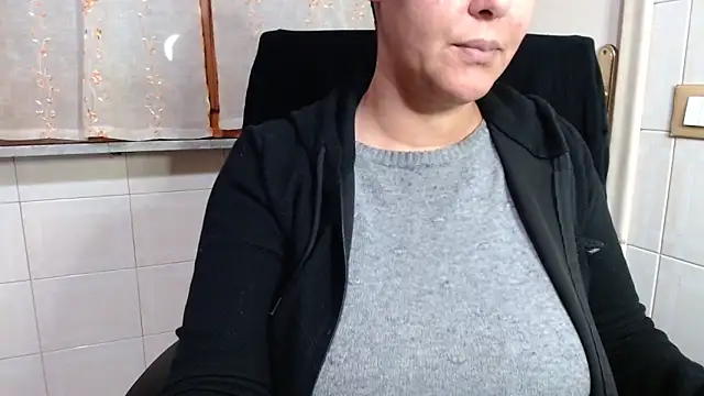 Foxlady2271 online show from March 2026 06:24:02 AM