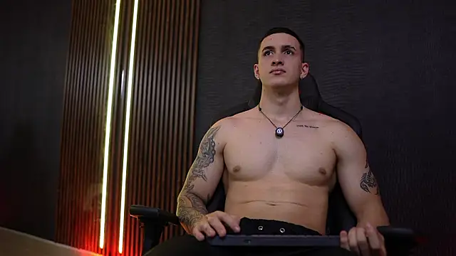 JacksonOlsenn online show from February 2026 08:40:01 PM