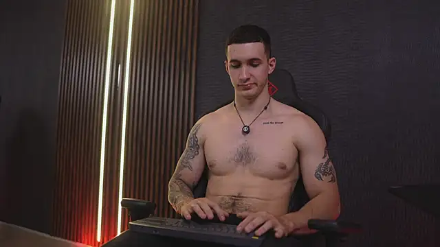 JacksonOlsenn online show from April 2026 08:47:02 PM