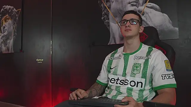 Snapshot of JacksonOlsenn chatting on November 2025 09:09:02 PM JacksonOlsenn online show from November 2025 09:09:02 PM