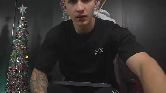 Snapshot of JacksonOlsenn chatting on December 2025 08:36:01 PM JacksonOlsenn online show from December 2025 08:36:01 PM