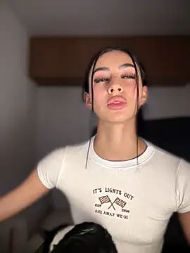 maddy bronw  online show from February 2025 09:55:02 AM