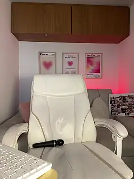 maddy bronw  online show from March 2026 09:21:01 PM