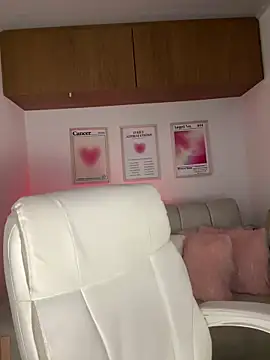 maddy bronw  online show from November 2025 12:16:02 AM