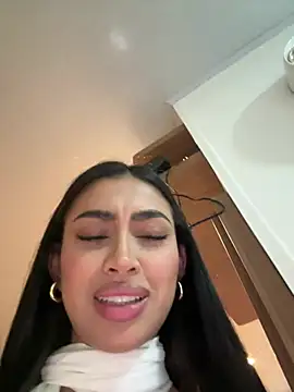 Snapshot of maddy_bronw_ chatting on May 2026 01:56:01 AM maddy bronw online show from May 2026 01:56:01 AM
