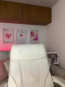 maddy bronw  online show from March 2026 10:44:01 PM