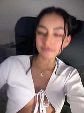 maddy bronw  online show from March 2025 05:44:01 AM