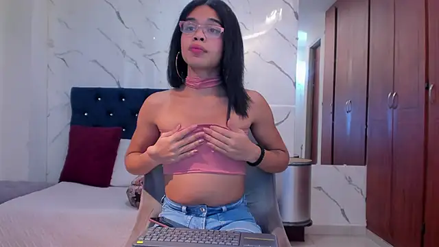 evelyn wine online show from November 2025 03:17:01 PM