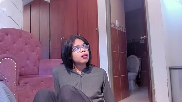 evelyn wine online show from November 2025 06:19:02 PM