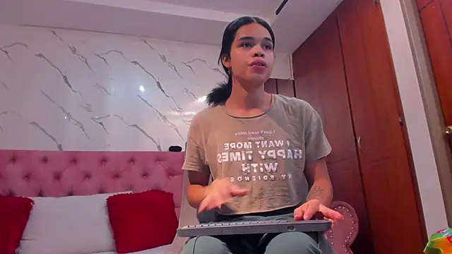 evelyn wine online show from November 2025 10:10:02 AM