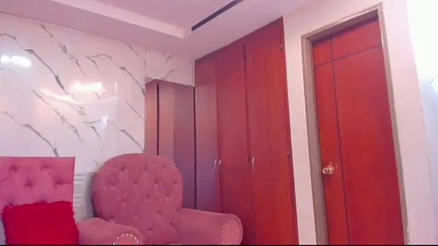 evelyn wine online show from November 2025 04:05:01 AM