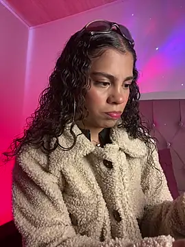 Snapshot of NINA_18_YEARS chatting on October 2025 06:51:01 PM NINA 18 YEARS online show from October 2025 06:51:01 PM