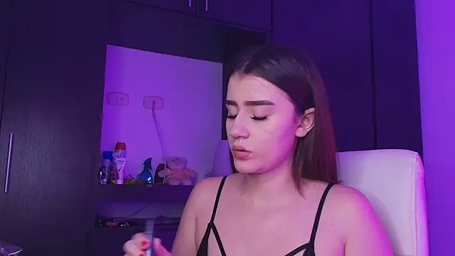 TinaJonnes  online show from June 2026 04:43:01 AM