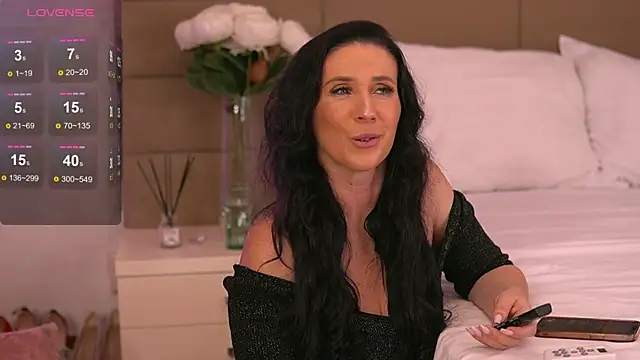 KyraCase online show from November 2025 07:18:02 PM