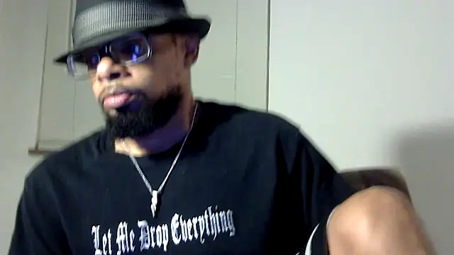 Snapshot of WhiskeyWood_DuhGOD chatting on September 2025 01:22:02 AM WhiskeyWood DuhGOD online show from September 2025 01:22:02 AM