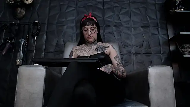 Agata Darkness online show from November 2025 10:43:02 PM