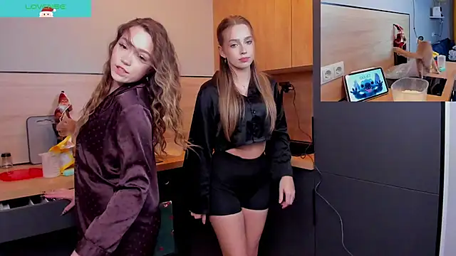 Evia r0se online show from December 2025 05:48:01 PM