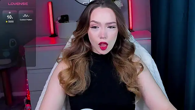 Snapshot of Evia_r0se chatting on October 2025 12:06:02 PM Evia r0se online show from October 2025 12:06:02 PM