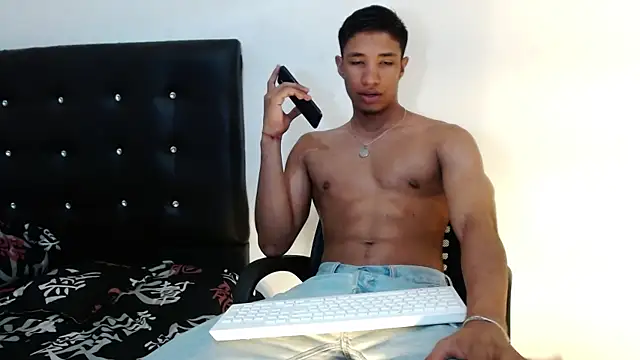 Snapshot of JacksonCooper1 chatting on February 2025 01:34:01 AM JacksonCooper1 online show from February 2025 01:34:01 AM