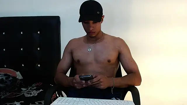 Snapshot of JacksonCooper1 chatting on February 2025 01:10:01 AM JacksonCooper1 online show from February 2025 01:10:01 AM