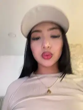 SOPHIACANDY19  online show from May 2026 12:25:01 AM