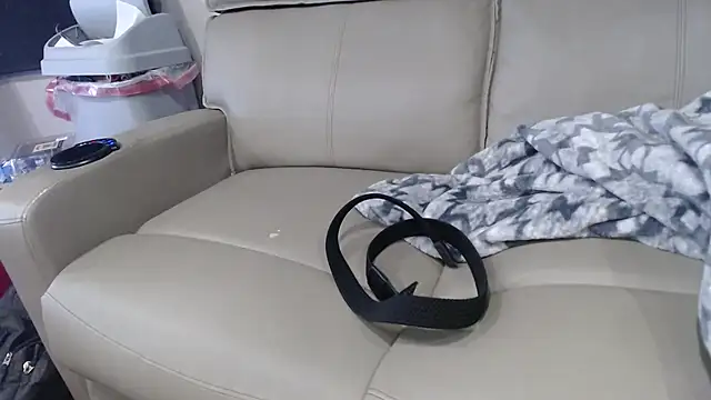 overaveragefreak4you online show from February 2026 10:05:01 PM