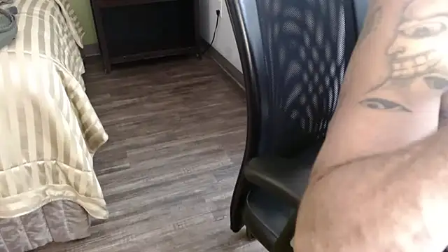 overaveragefreak4you online show from November 2025 04:33:01 PM